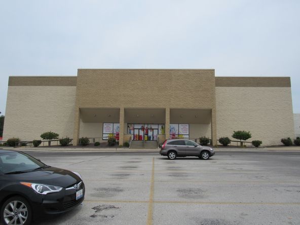 Quincy, IL Second Level Flex Space for Lease: 3203 Broadway St, Quincy, IL 62301